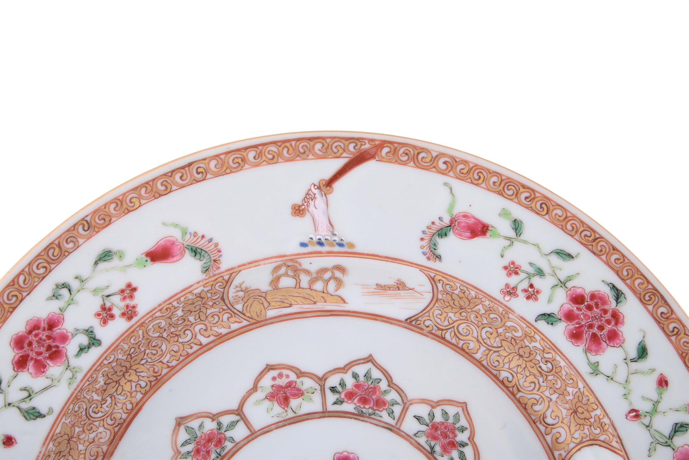 A Chinese 'Famille Rose' crested plate - Image 3 of 3