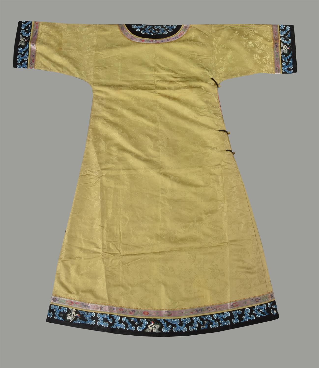 A Chinese lemon yellow silk damask Manchu Court lady's informal robe - Image 2 of 6