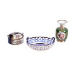 Three items of Worcester porcelain