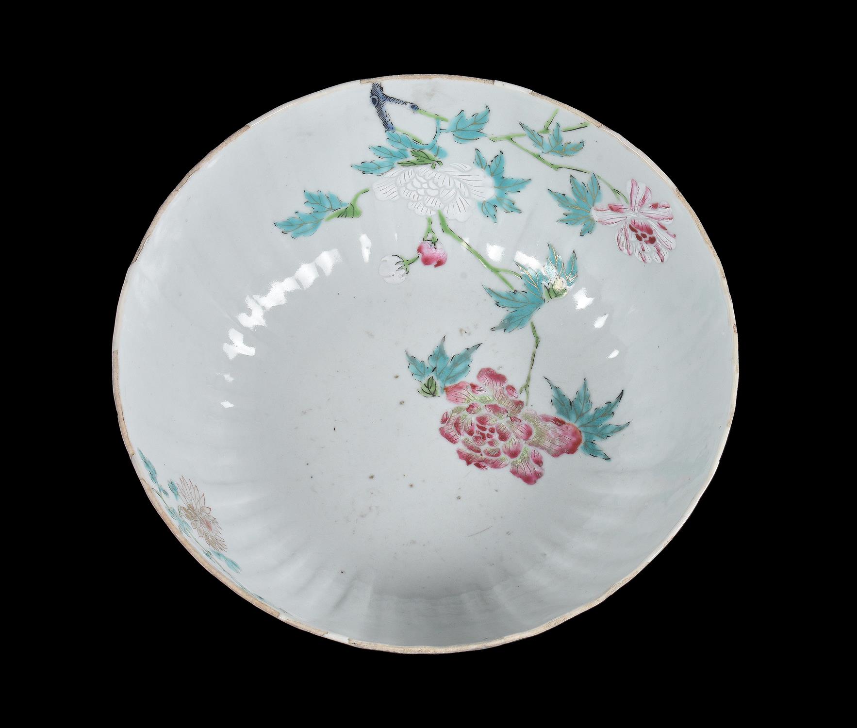 A Chinese Export porcelain famille rose bowl - Image 3 of 3