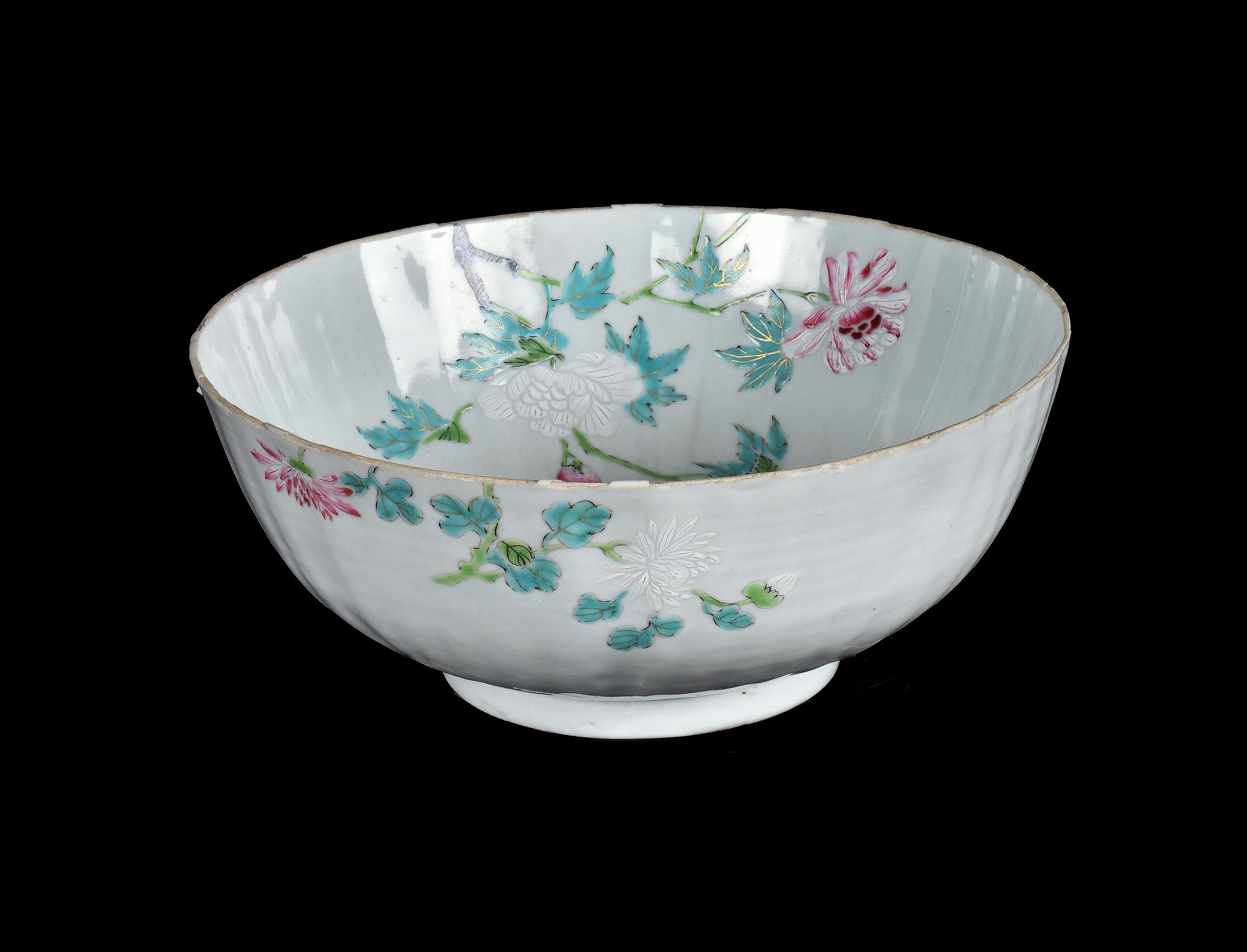 A Chinese Export porcelain famille rose bowl - Image 2 of 3