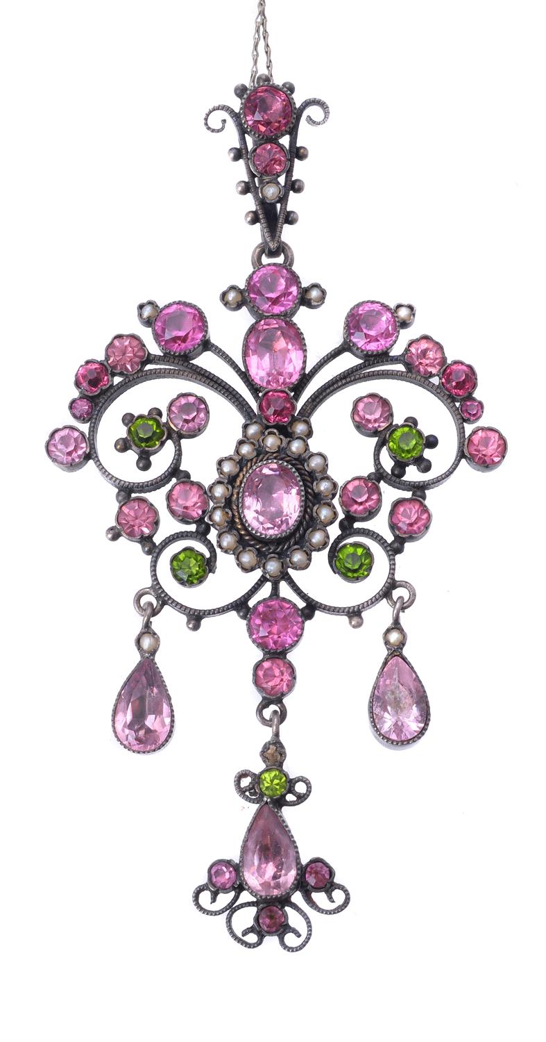 An Edwardian paste pendant