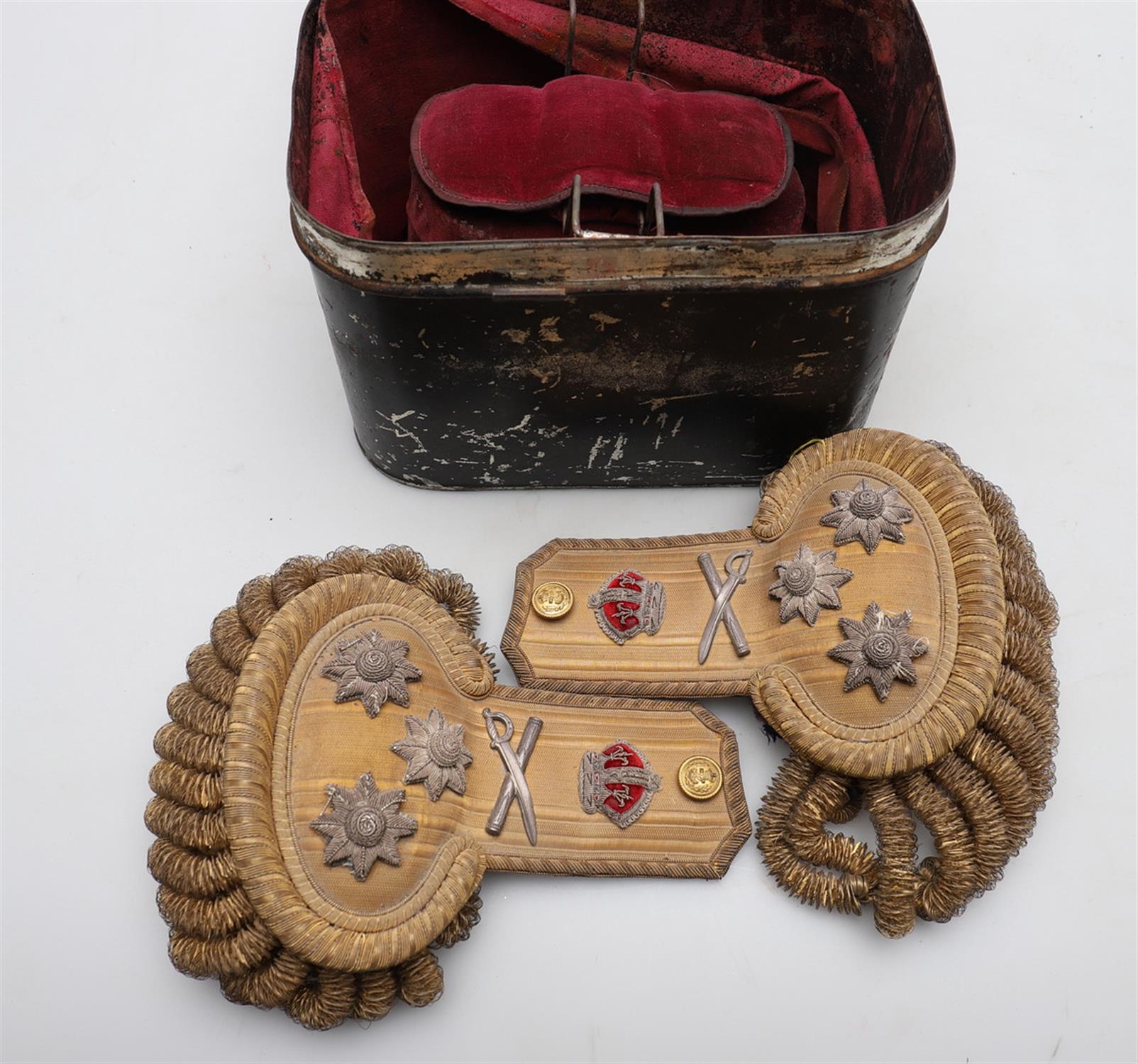 An early 20th century cased pair of naval epaulettes - Image 4 of 7