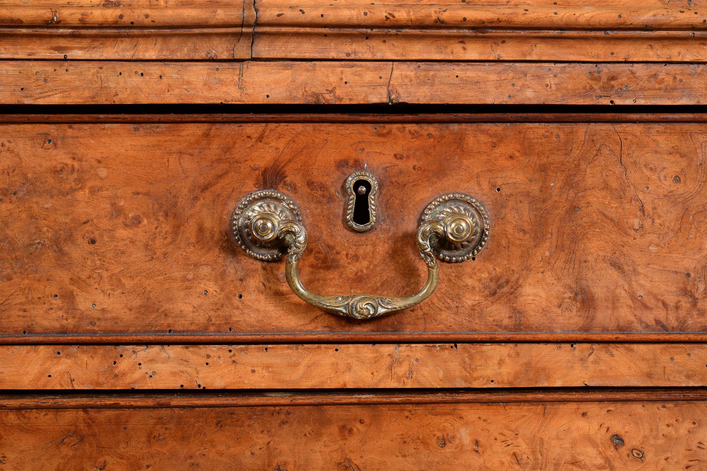 A George III burr elm chest of drawers, circa 1780 - Image 5 of 5