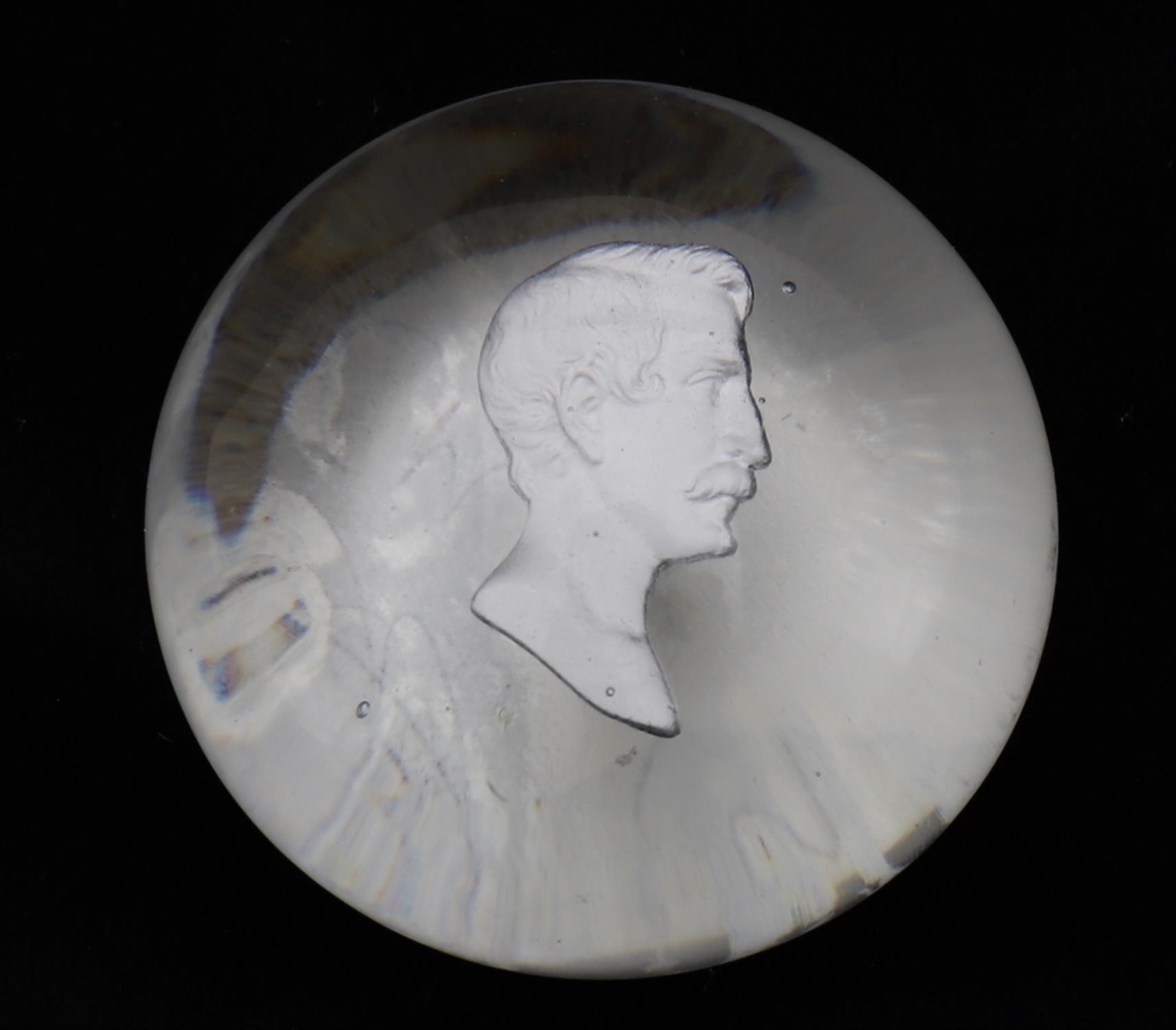 A small collection of sulphide cameo glass cameos - Image 9 of 12