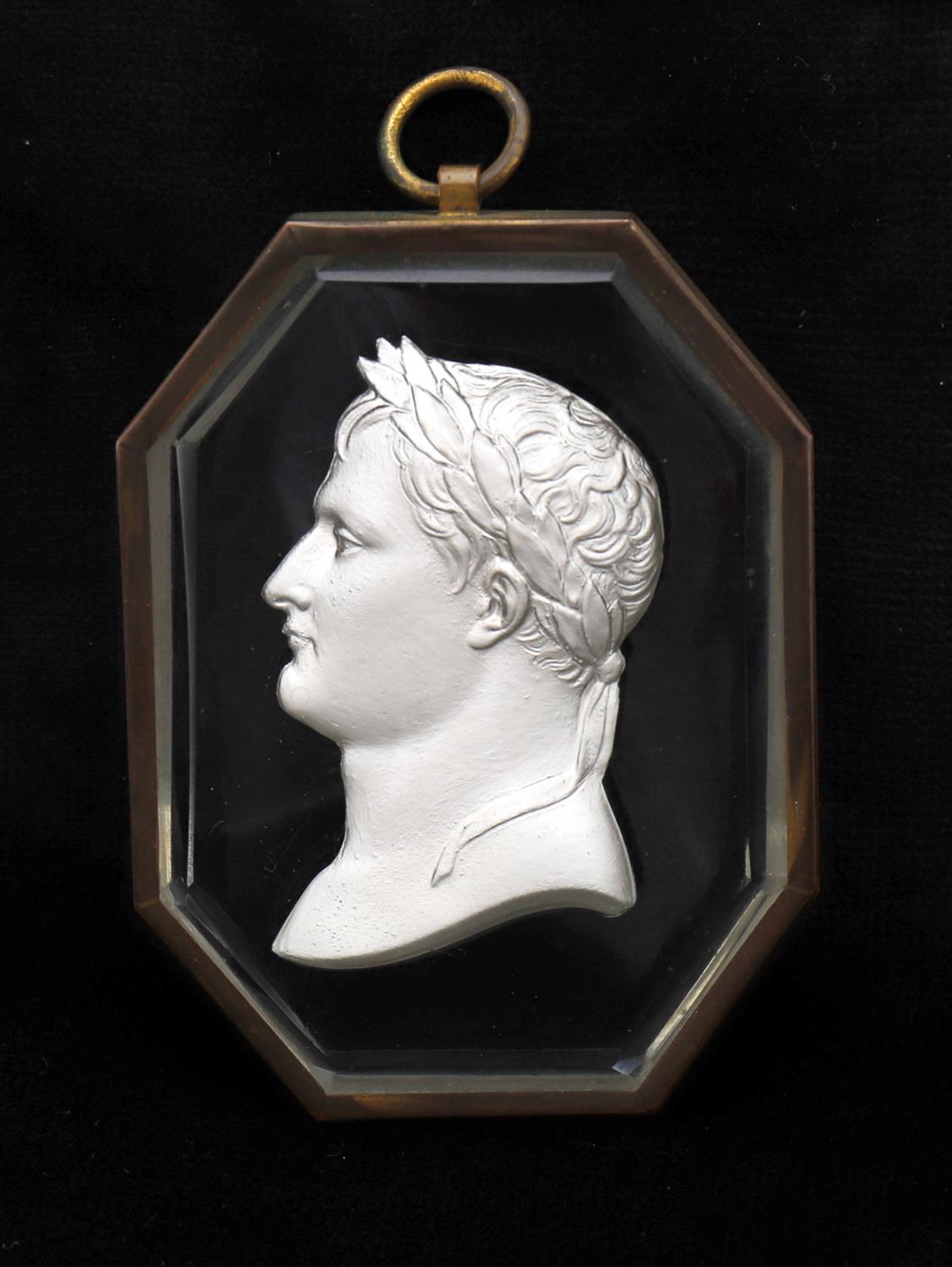 A small collection of sulphide cameo glass cameos - Image 3 of 12