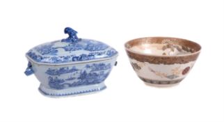 A Chinese blue and white tureen and cover