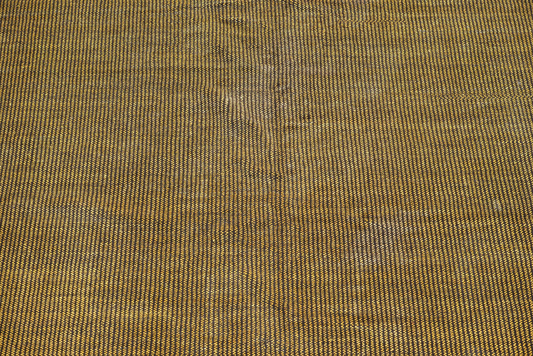 A woven carpet - Image 2 of 2