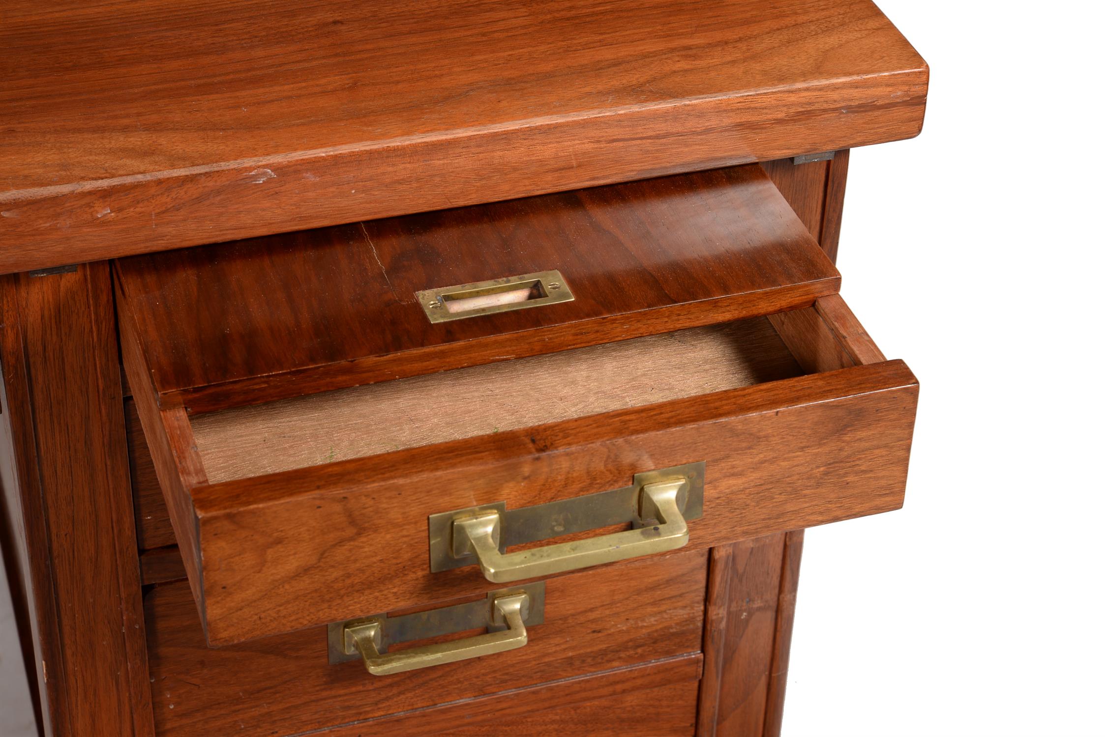 A figured hardwood pedestal desk - Image 3 of 3