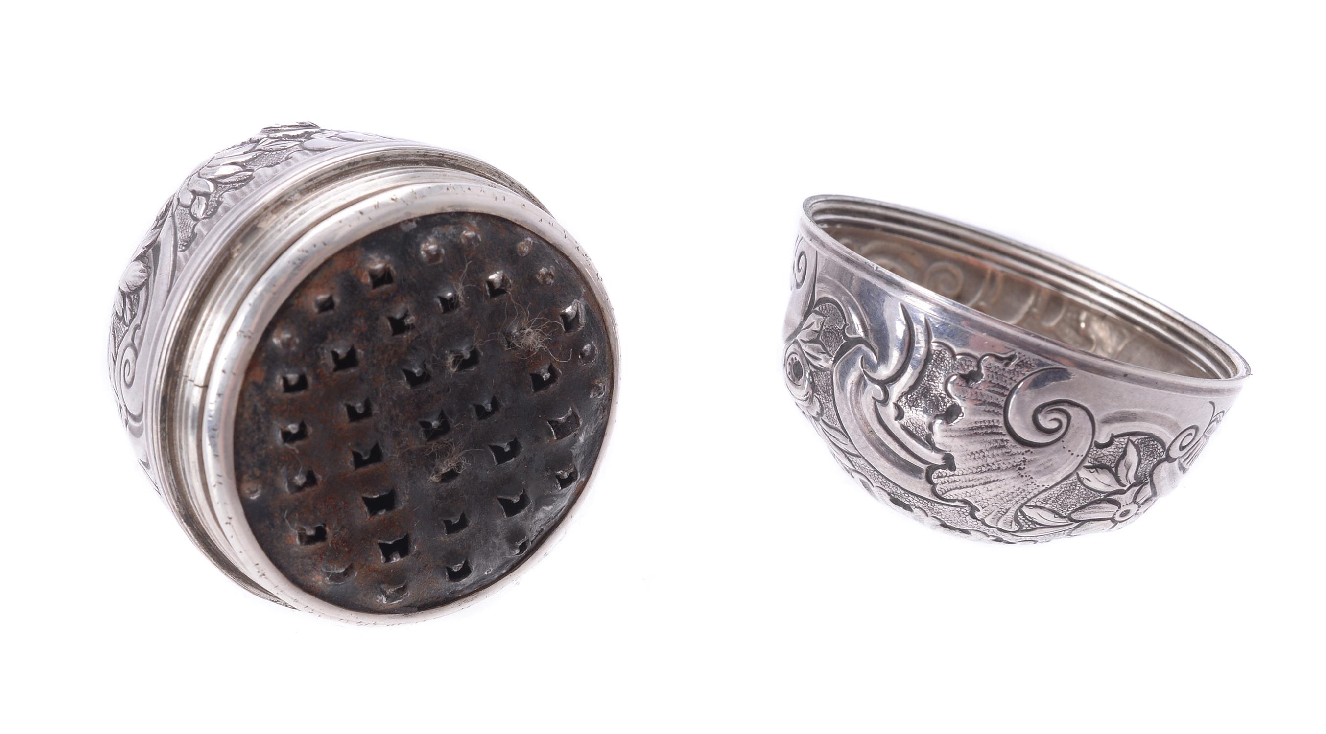 A silver coloured egg shaped nutmeg grater - Image 2 of 2