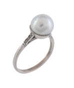 A pearl single stone ring