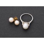 A cultured pearl dress ring