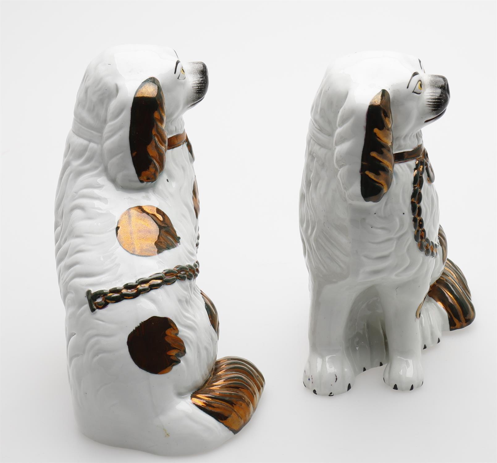 A pair of Staffordshire models of spaniels - Image 4 of 4