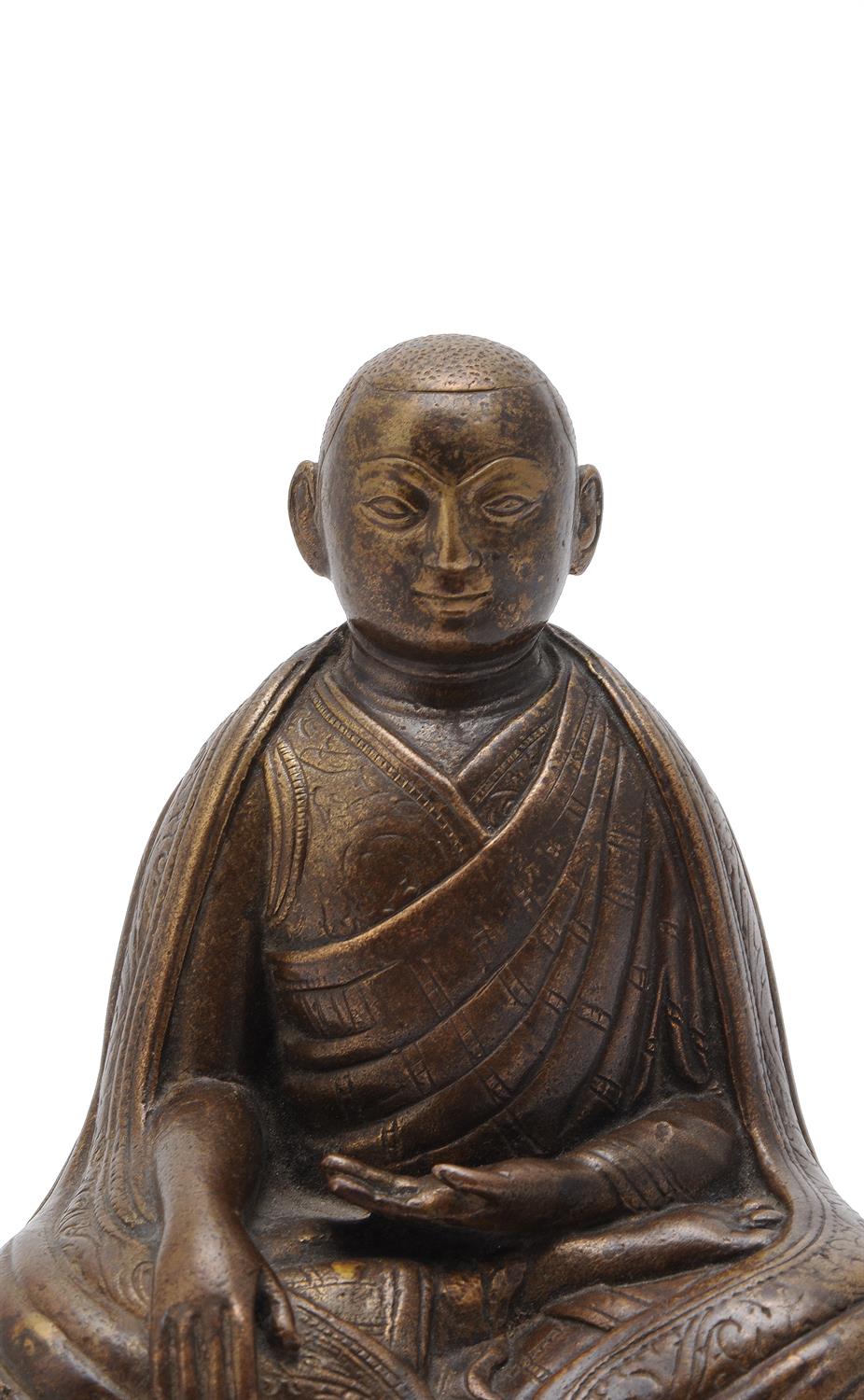 A bronze figure of a Lama - Image 2 of 4