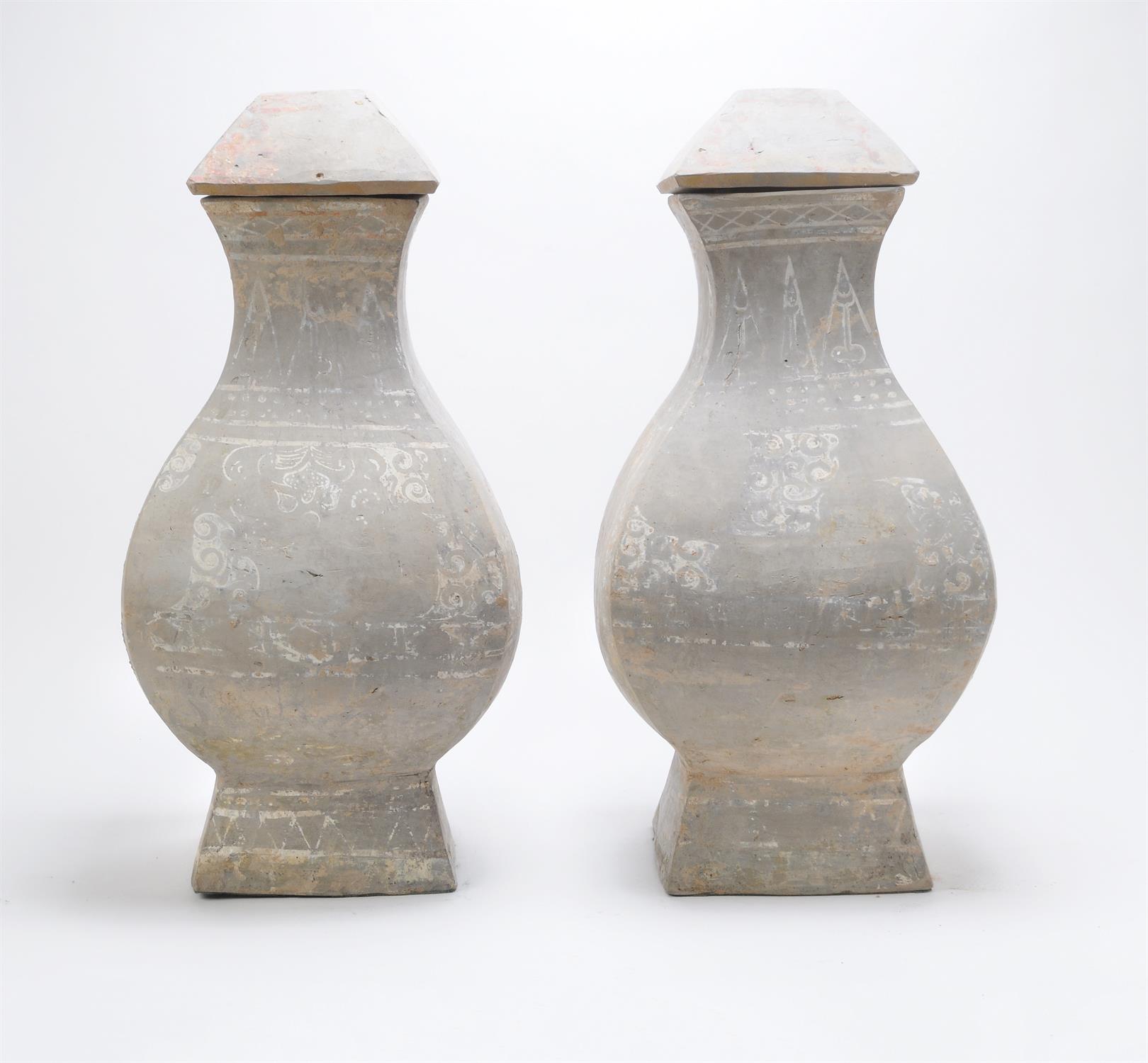 A good large pair of Chinese pottery vases and covers - Image 3 of 8