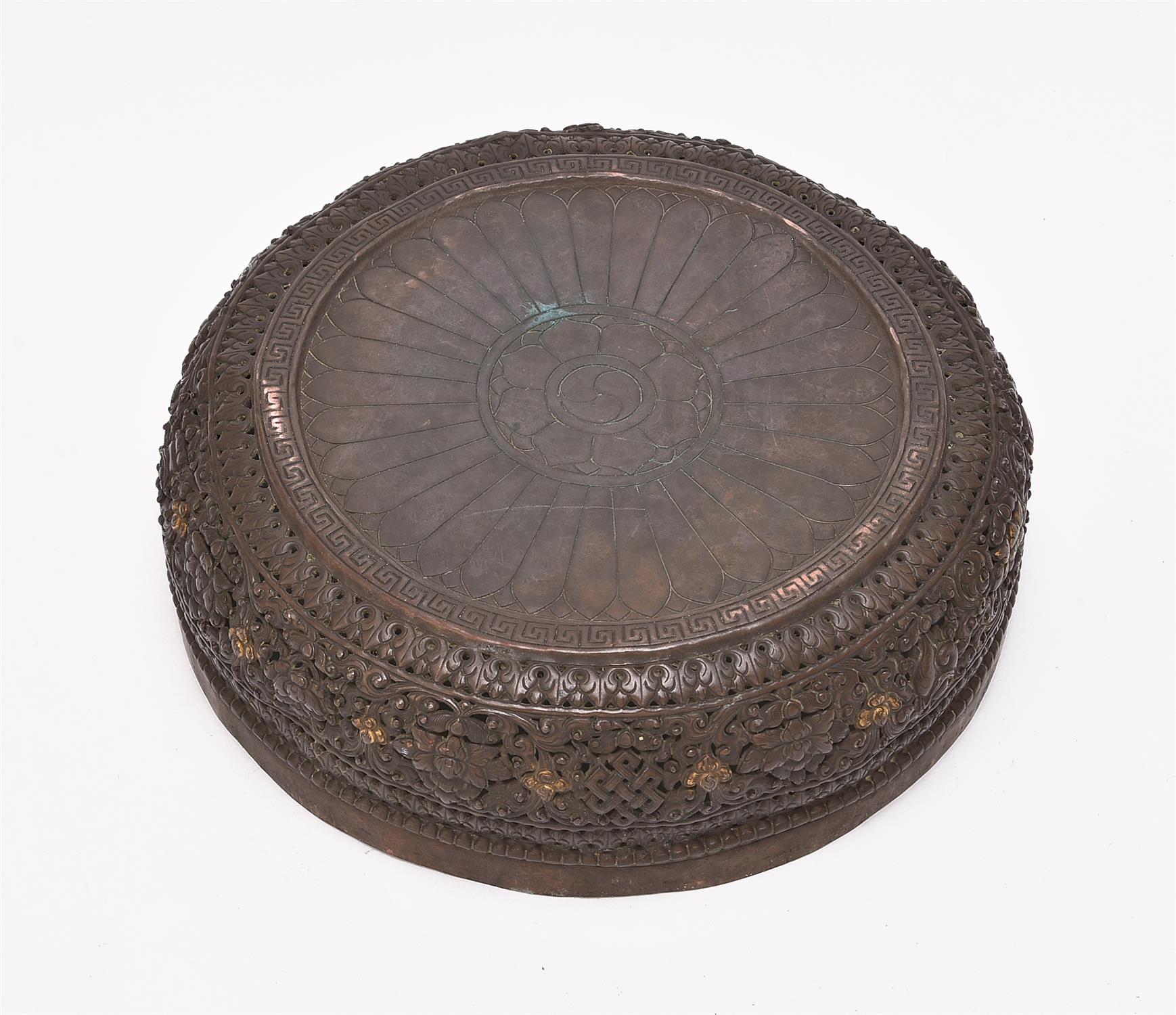 A copper-gilt Buddhist openwork box - Image 4 of 5