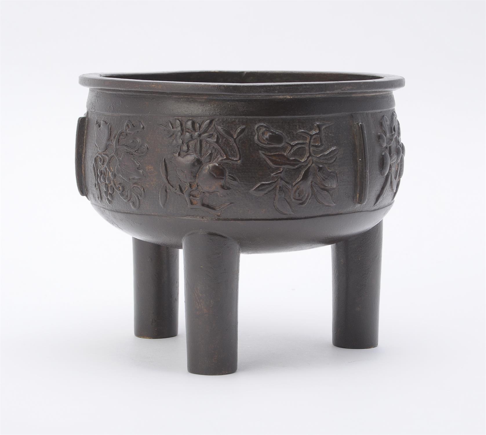 A Chinese bronze tripod censer - Image 2 of 2