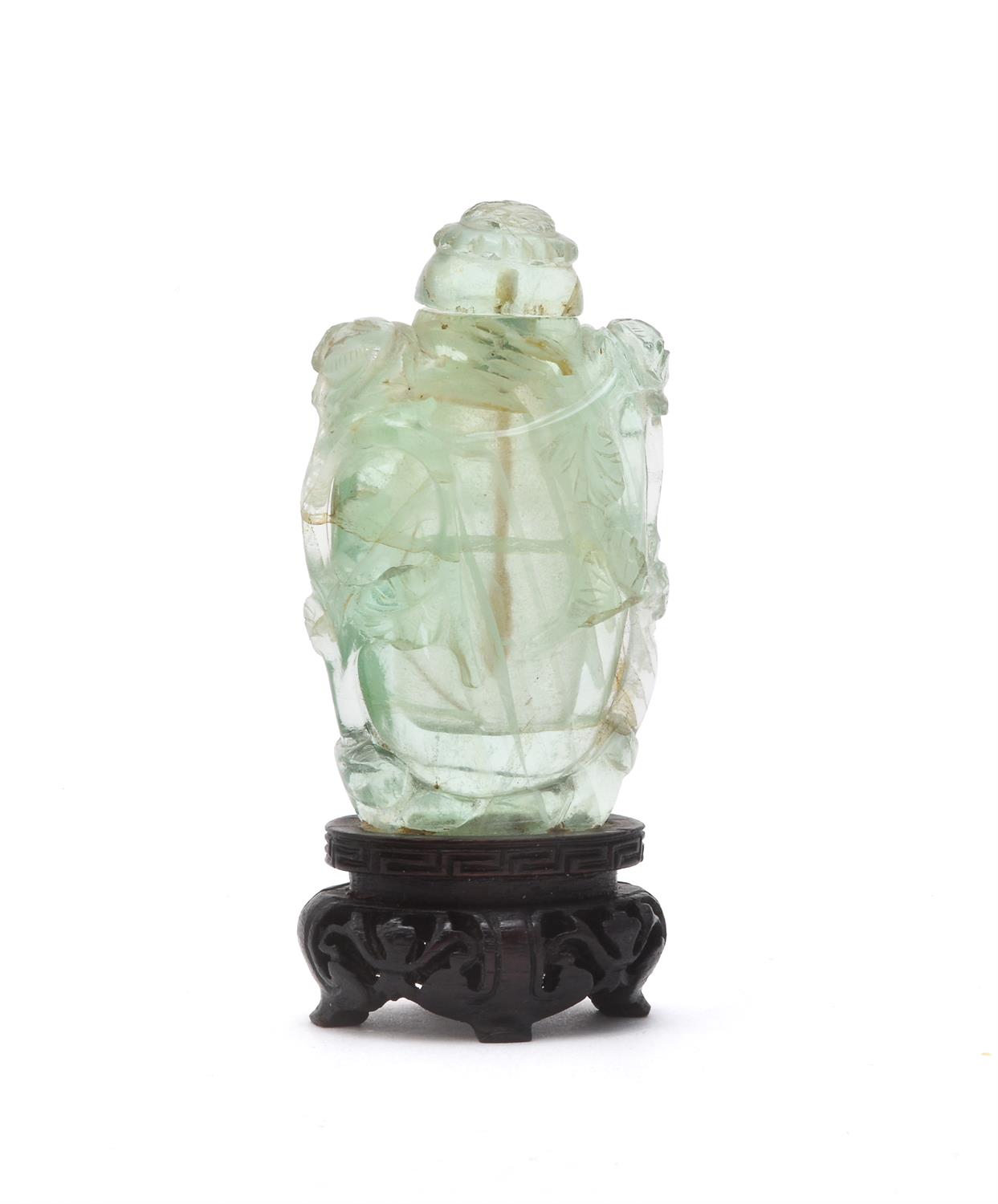 A Chinese carved green fluorite snuff bottle - Image 2 of 3