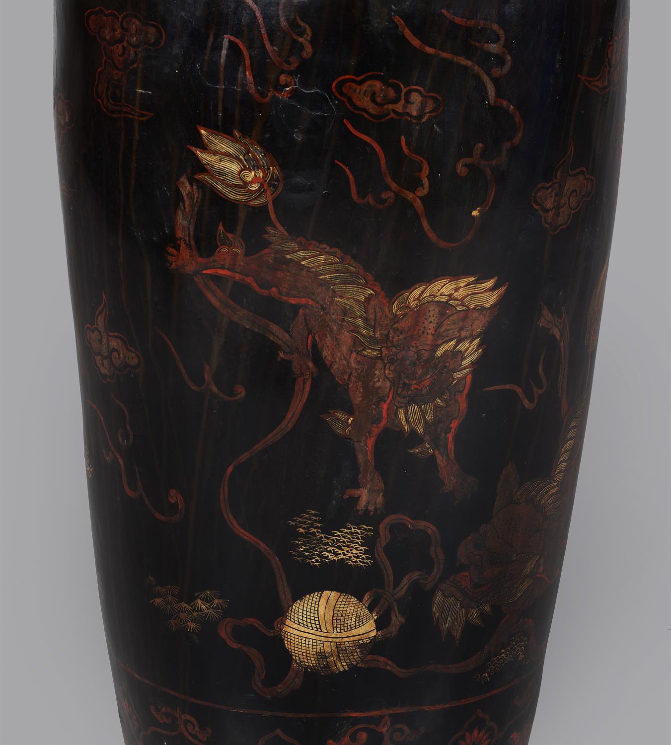 A large Chinese lacquered papier-mâché vase and cover - Image 3 of 4