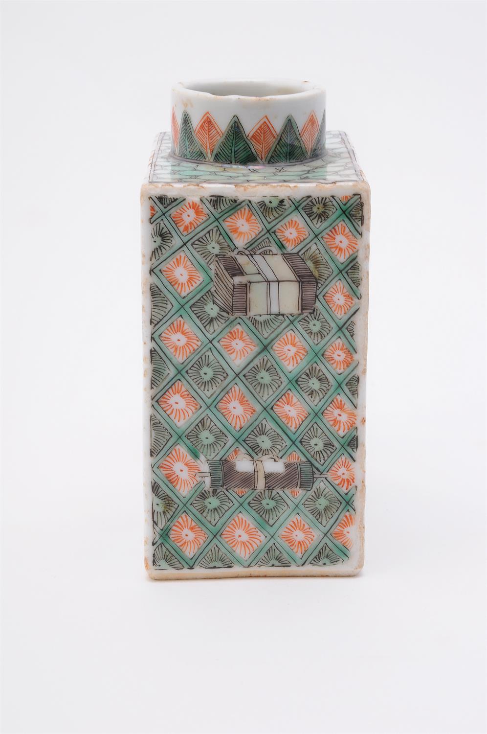 A Chinese famille verte tea caddy - Image 3 of 4