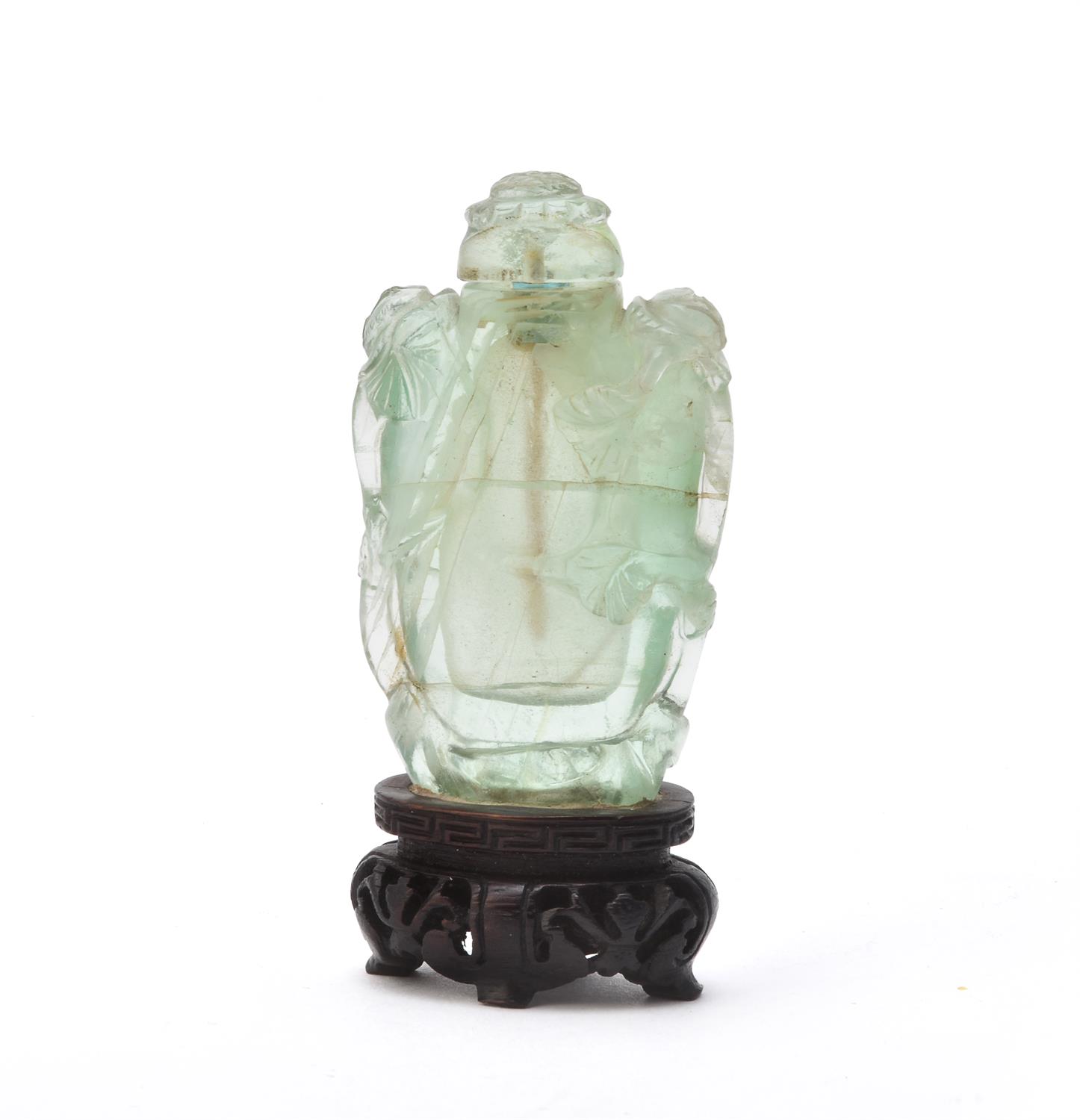 A Chinese carved green fluorite snuff bottle