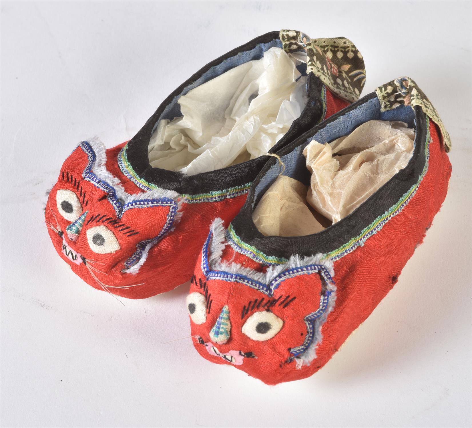 A group of Chinese child's clothes and shoes - Image 5 of 10