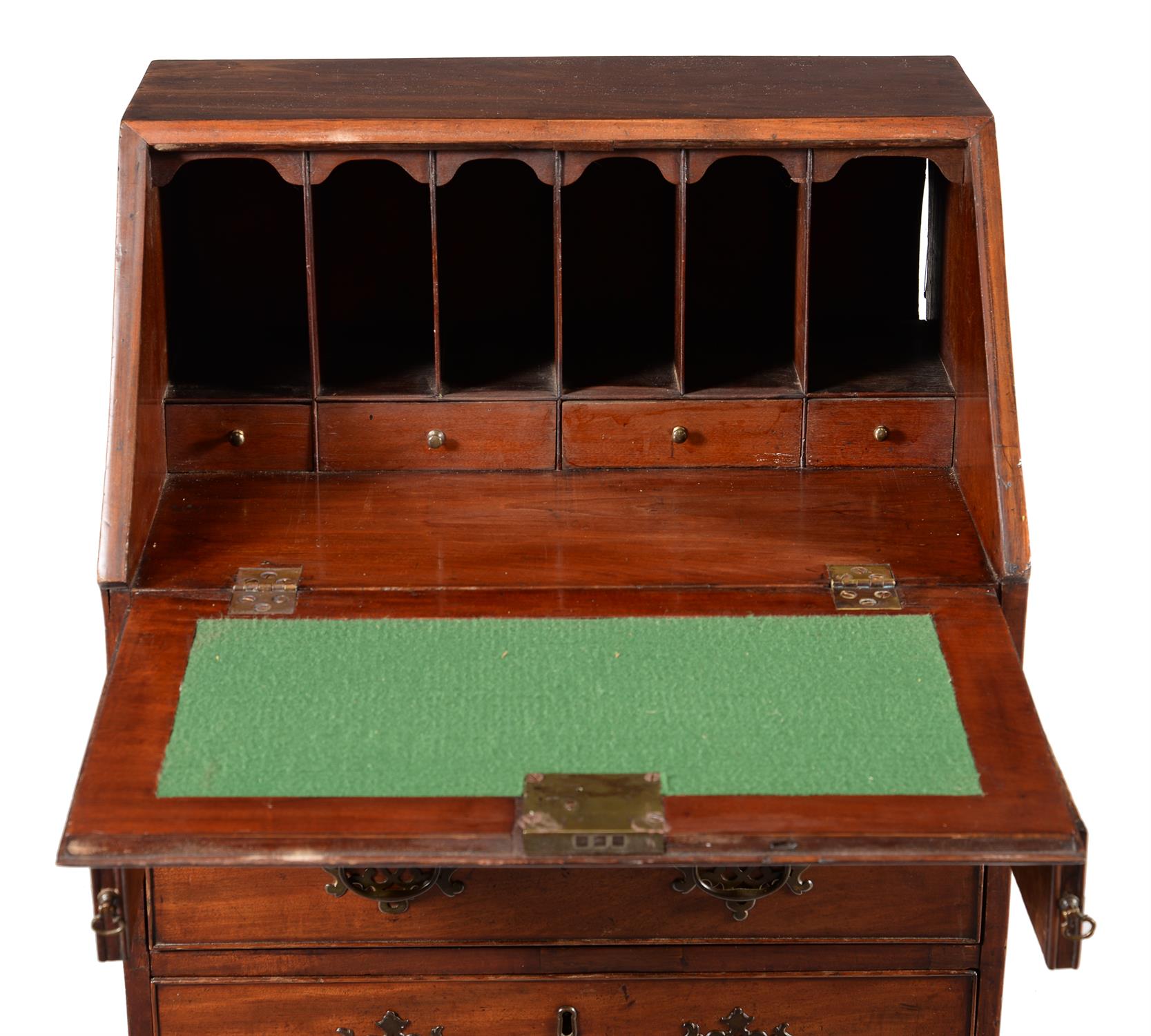 A George III mahogany bureau - Image 3 of 5