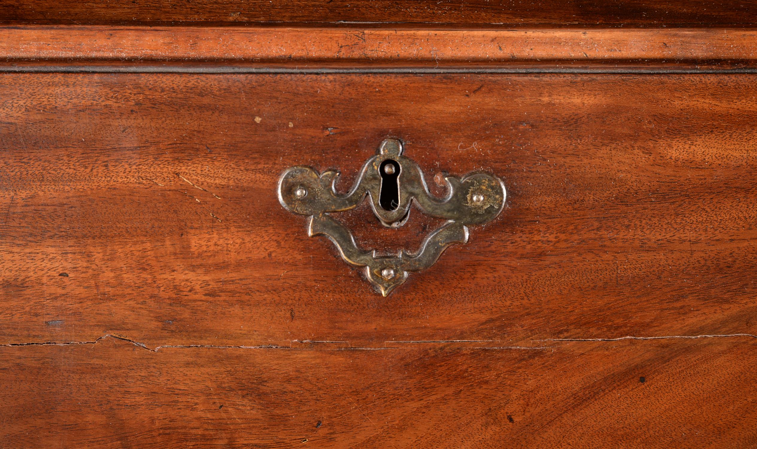 A George III mahogany bureau - Image 5 of 5