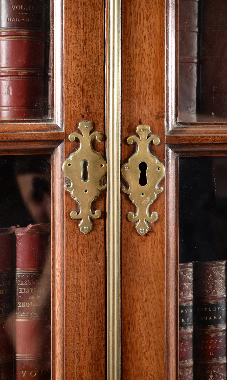 A mahogany bookcase - Image 2 of 3