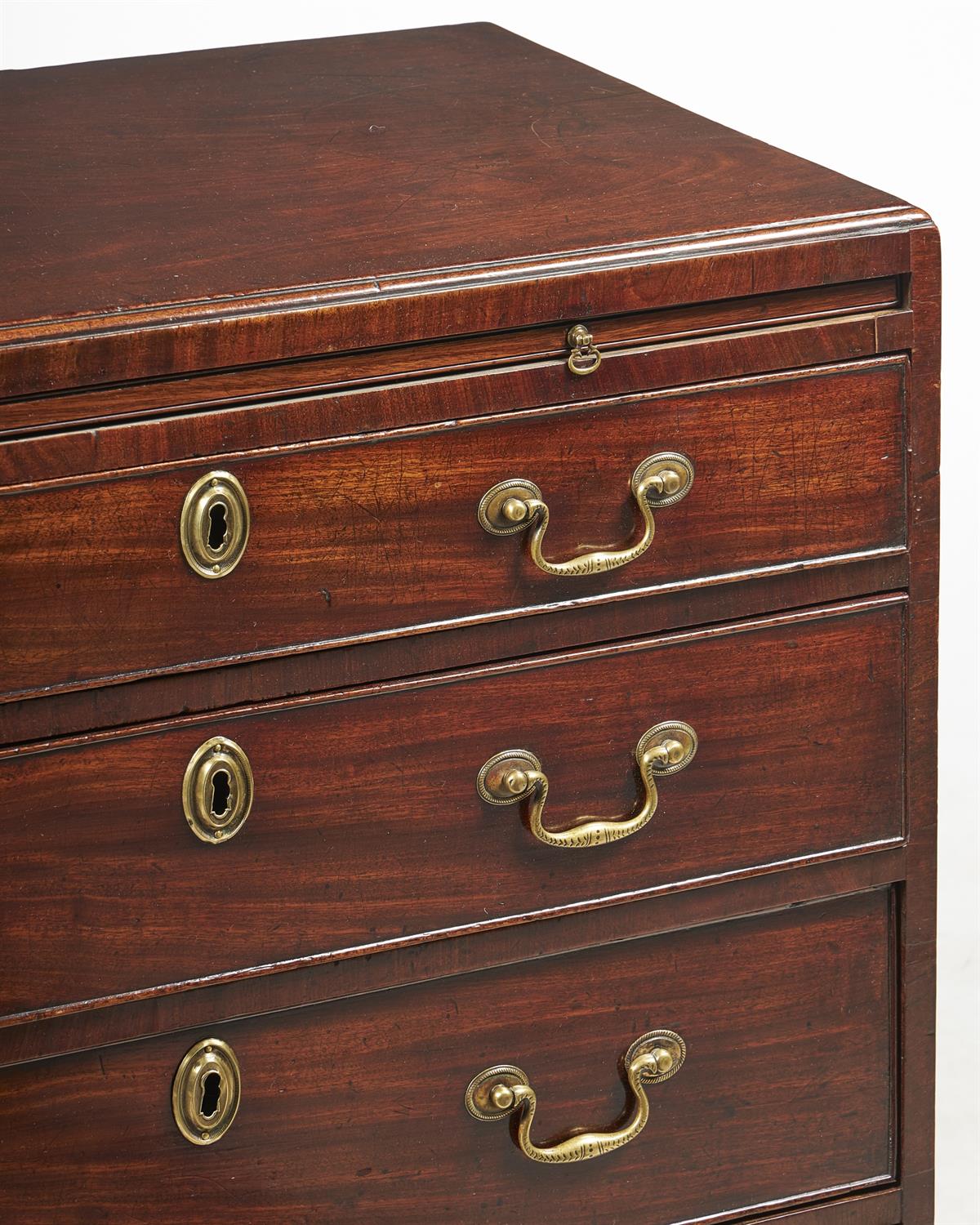 A George III mahogany chest of drawers - Image 3 of 3