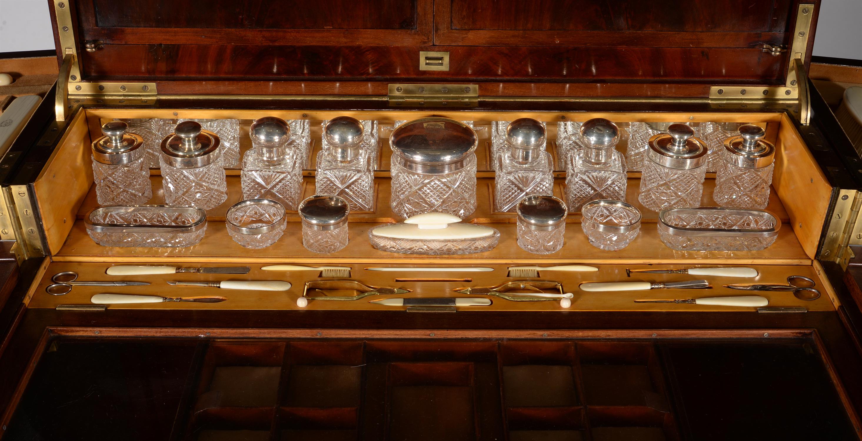 Y A George V silver fitted mahogany dressing table, circa 1925 - Image 9 of 12