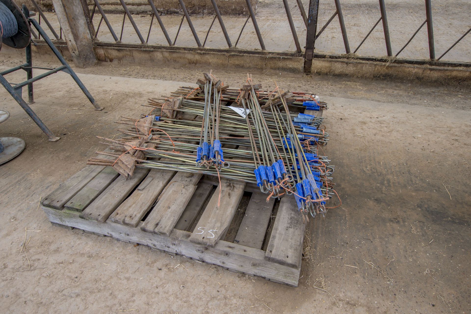 Approx. 80-90 electric fence posts.