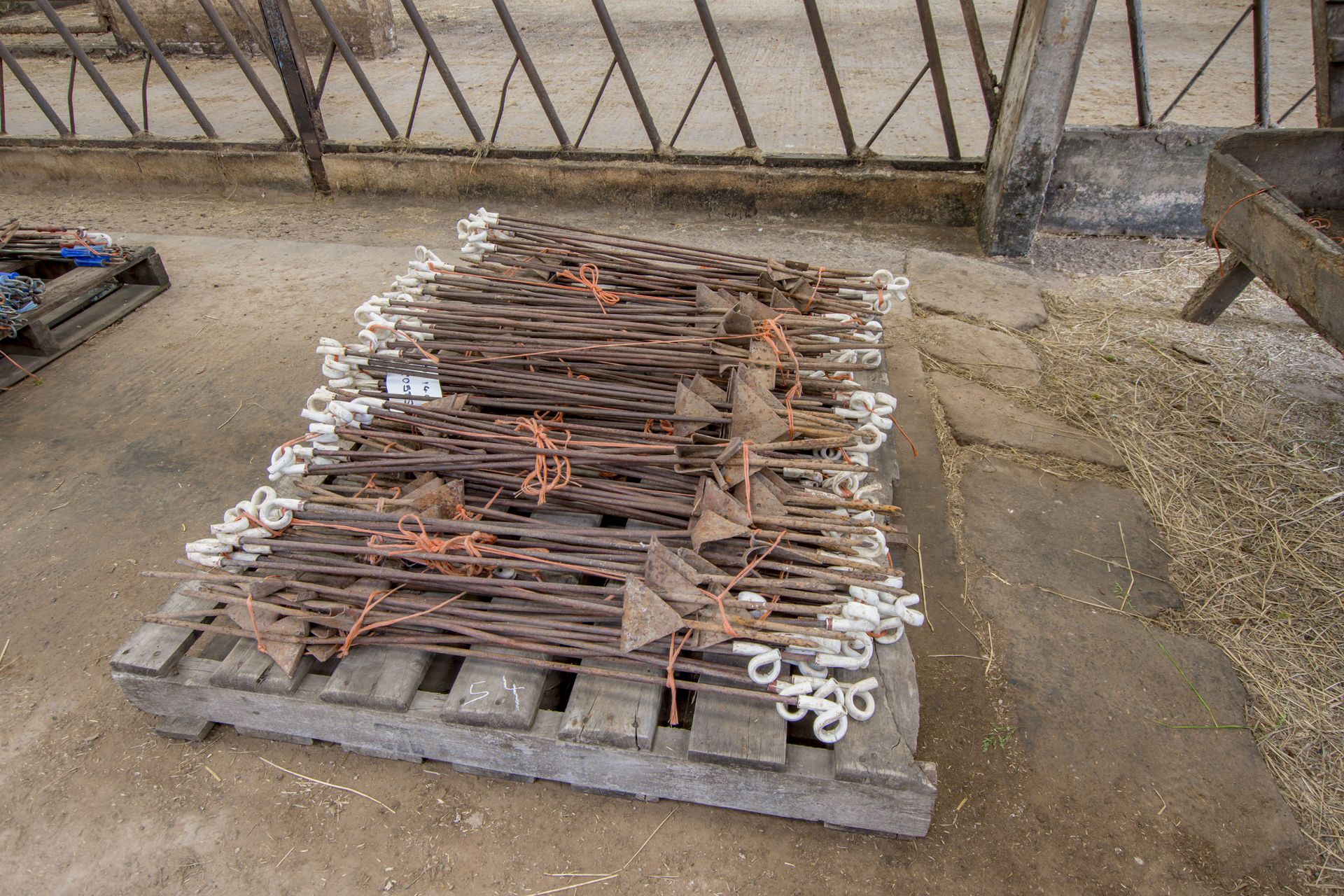 Pallet of approx. 130-140 electric fence posts.