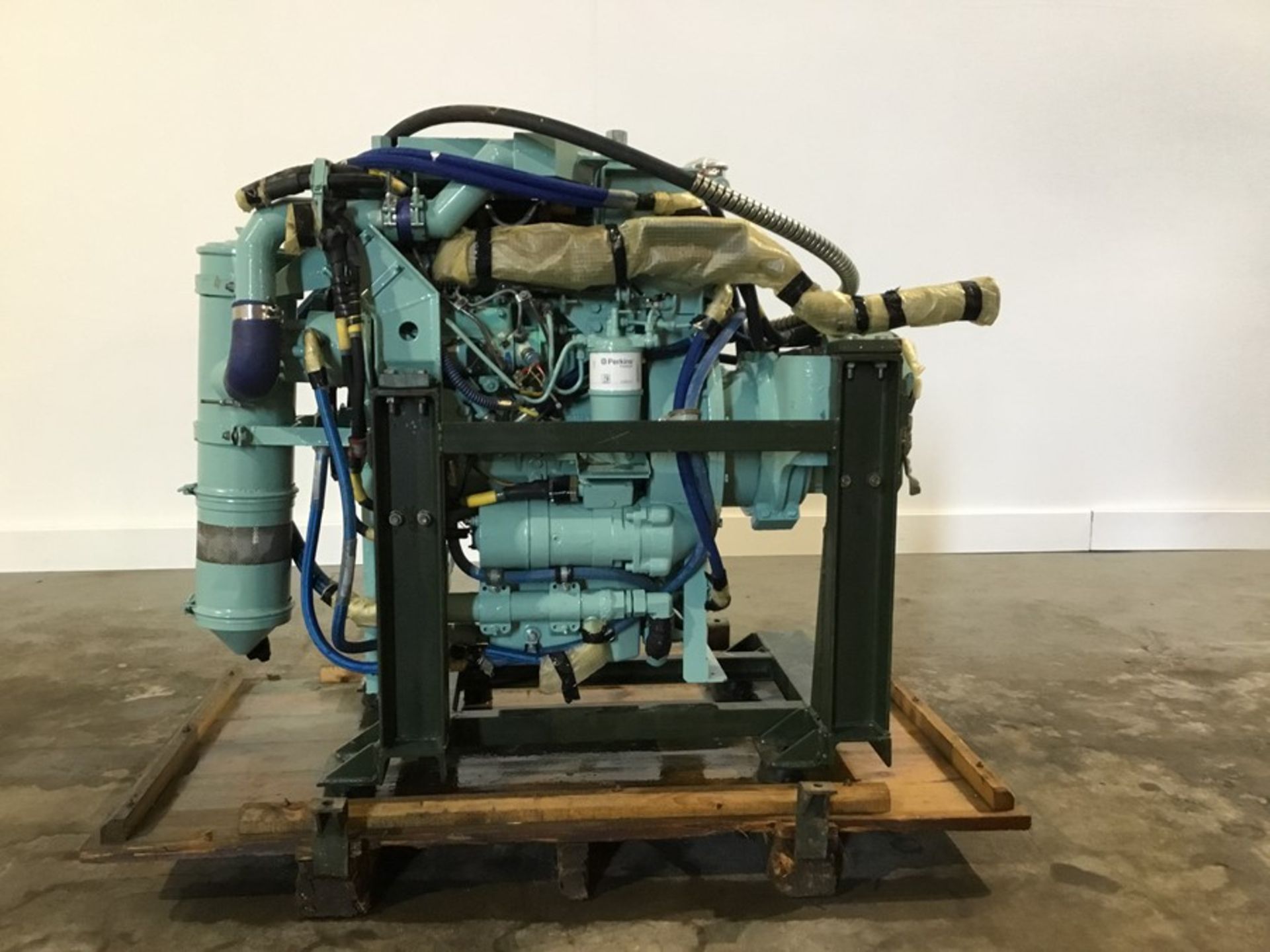 Perkins 4108 Diesel Engine: Perkins 4108 4cyl non Turbo Serial number ED22239U648117V Ex MOD - Image 7 of 21