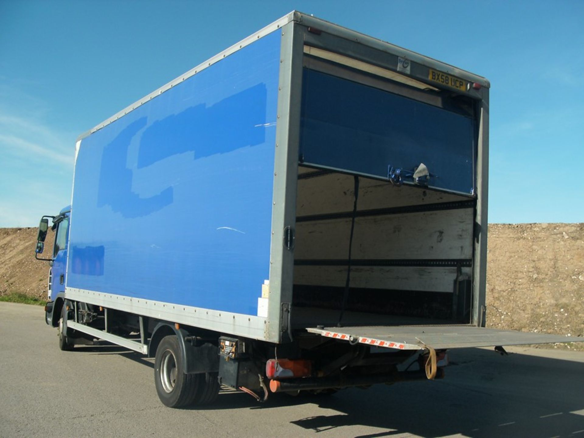 *MAN model TGL 7.150, 4x2 RHD 7.5ton Box Lorry With Dhollandia Tail lift SWL 1000Kg,two passenger - Image 5 of 18