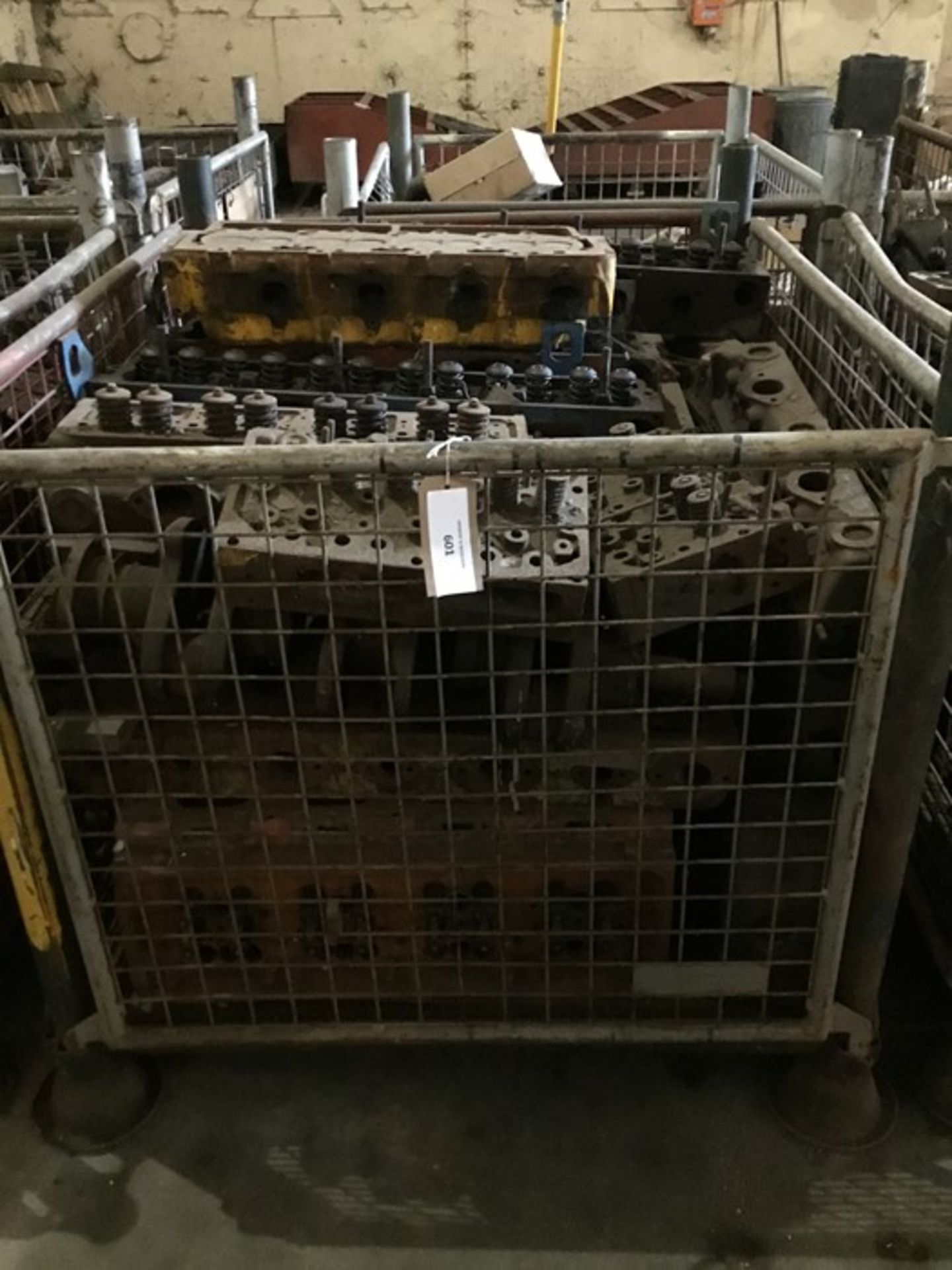 Cage containing misc. 3,4 and 6cyl cylinder heads - Image 2 of 6