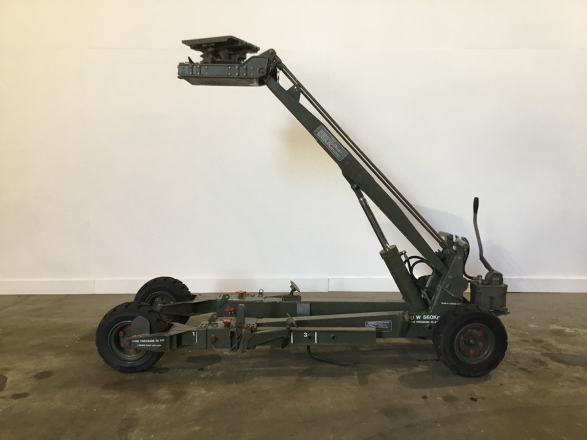 Portsmouth Aviation Type R Mk2 weapon loading trolley, SWL 1135Kg,Max lift height 2.2Metres - Image 9 of 15