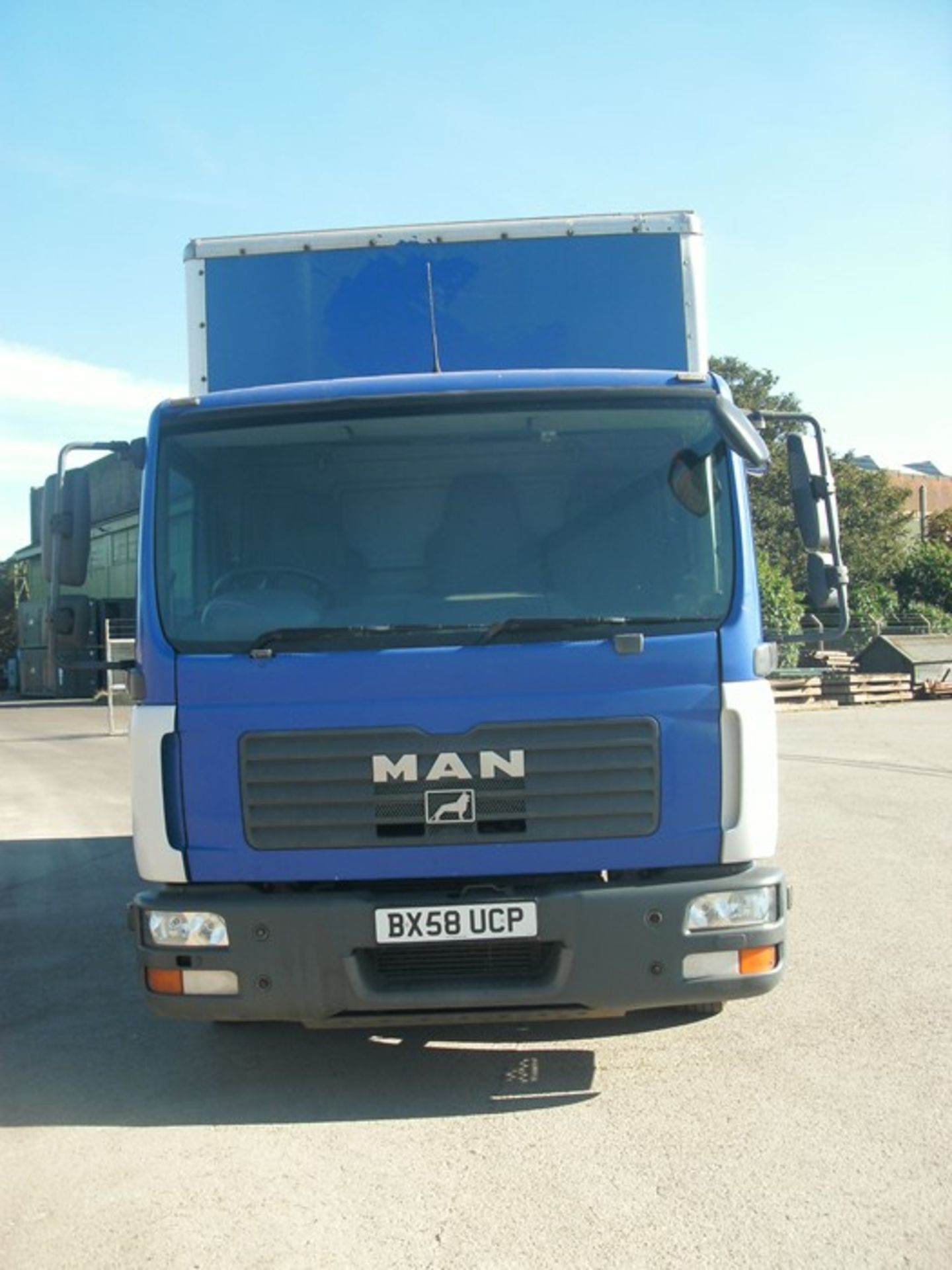 *MAN model TGL 7.150, 4x2 RHD 7.5ton Box Lorry With Dhollandia Tail lift SWL 1000Kg,two passenger - Image 13 of 18