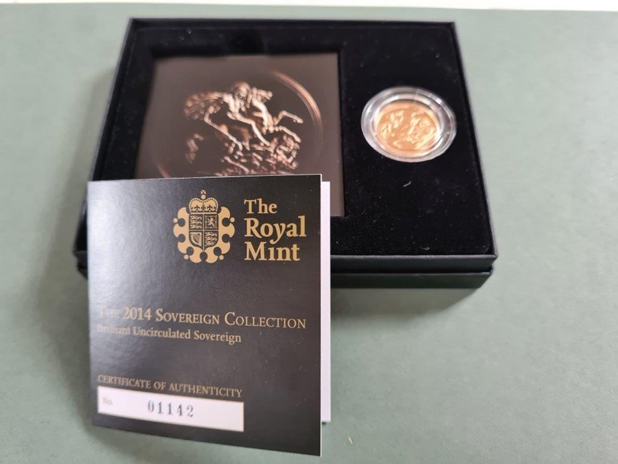 Royal Mint 2014 uncirculated full gold sovereign in presentation box with booklet and numbered - Image 3 of 3