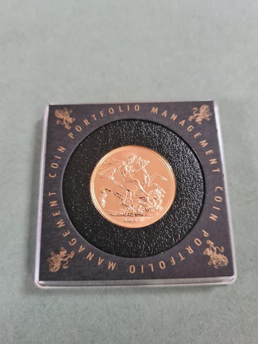 2013 uncirculated full gold sovereign in case and purse.