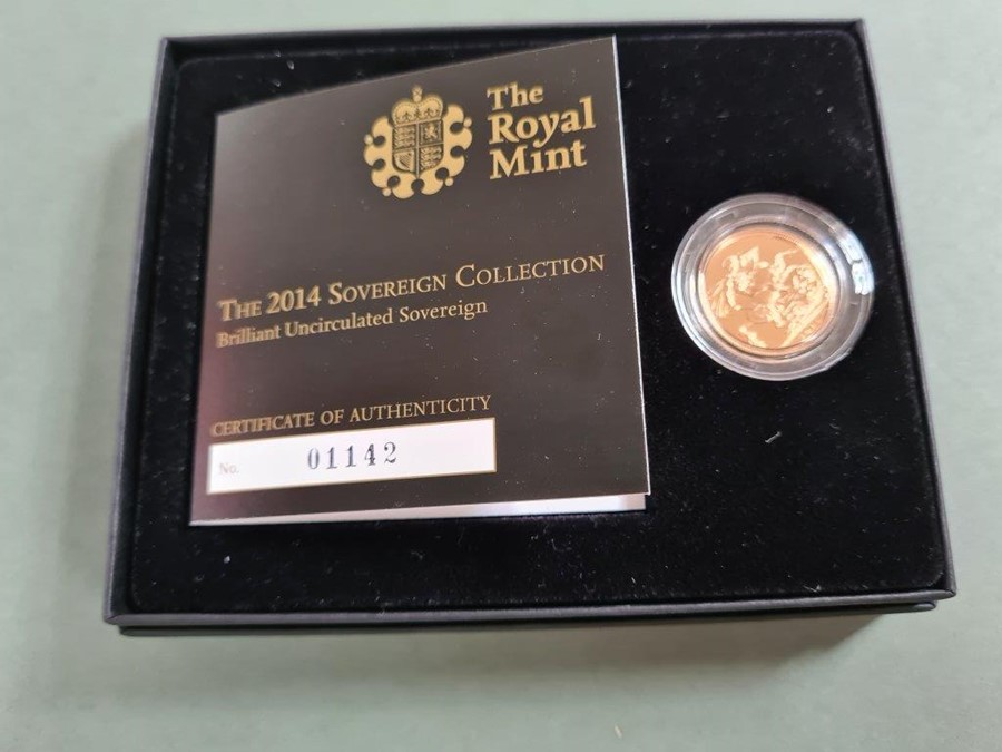 Royal Mint 2014 uncirculated full gold sovereign in presentation box with booklet and numbered