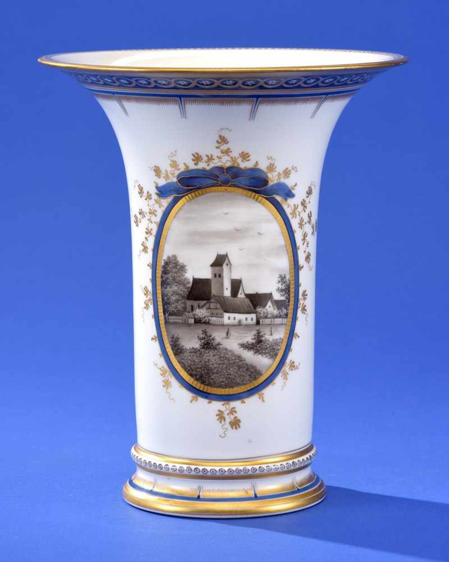 Nymphenburg-Vase Anfang 20. Jhdt. - Image 2 of 2
