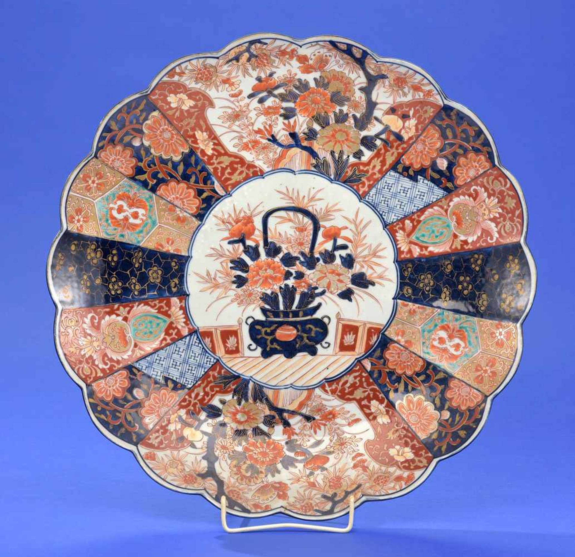 Drei große Imari-Platten Japan 19. Jhdt. - Bild 2 aus 2