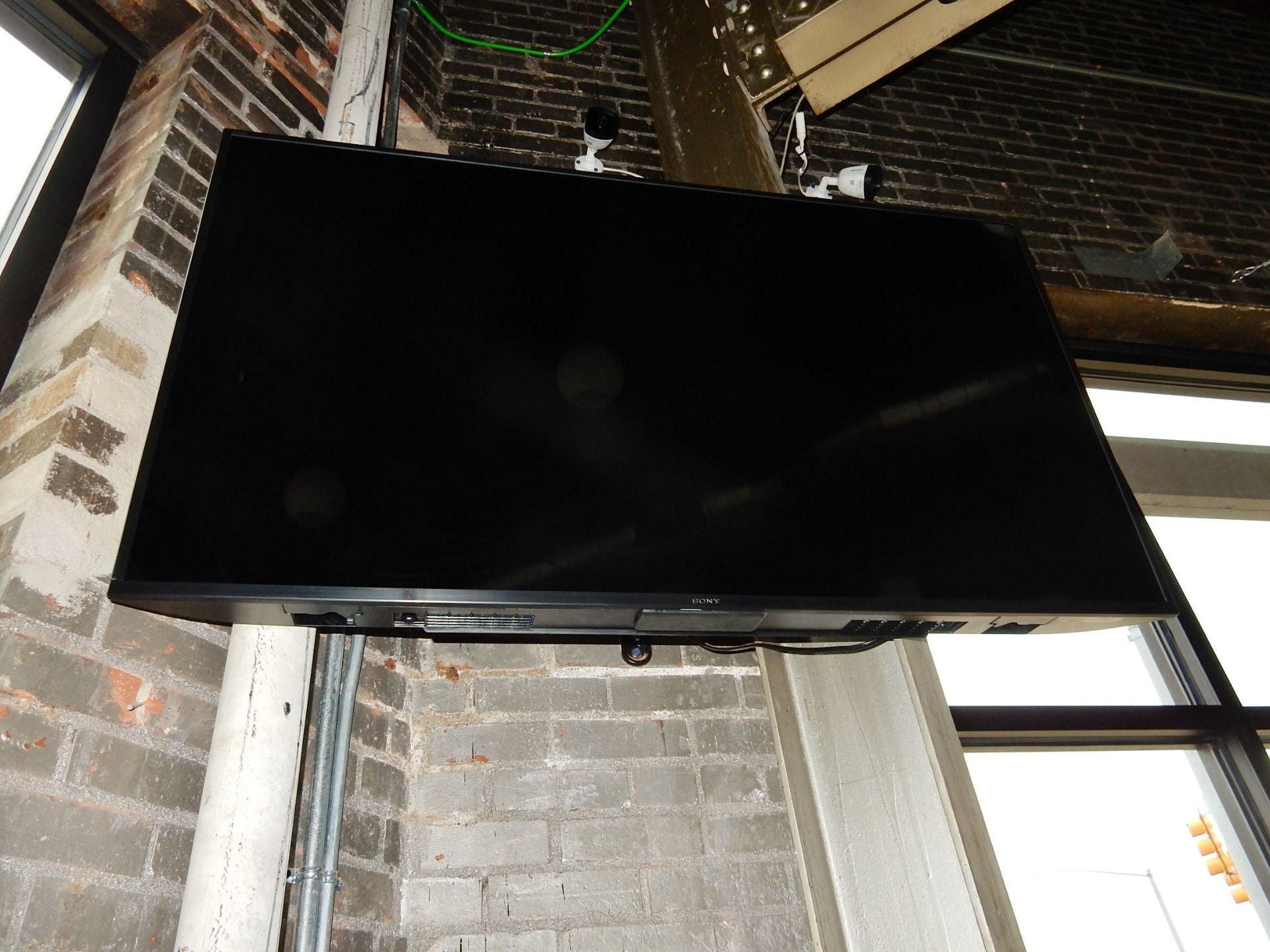 SONY 55" FLATSCREEN TV W/CEILING MOUNT, M# BRAVIA KD-55X750F, 2018, SMART 4K