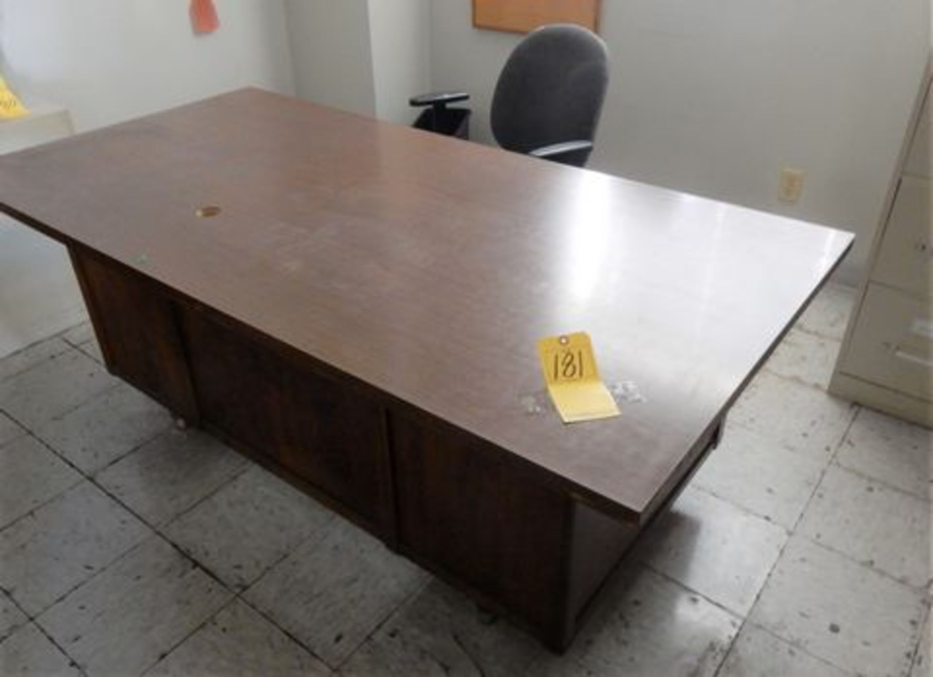 WOOD FORMICA TOP OFFICE DESK W/CHAIR