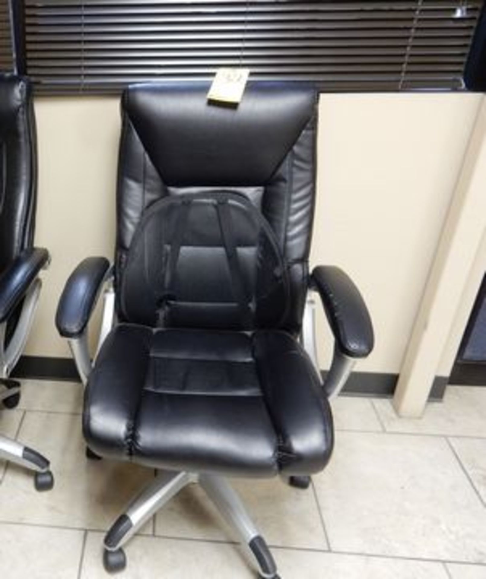 LEATHER ROLLAROUND OFFICE CHAIR