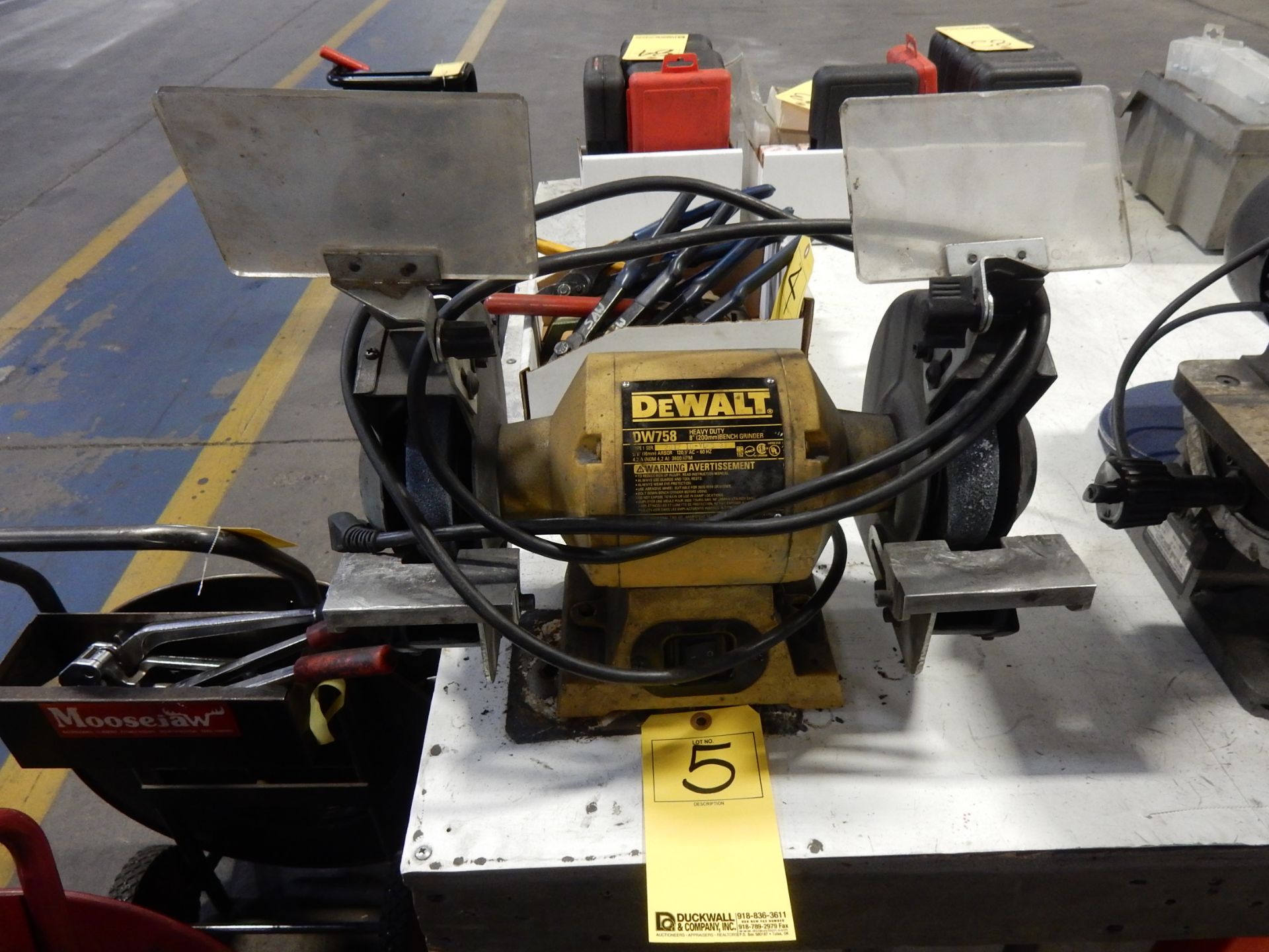 DEWALT DUAL END BENCH GRINDER, 8"