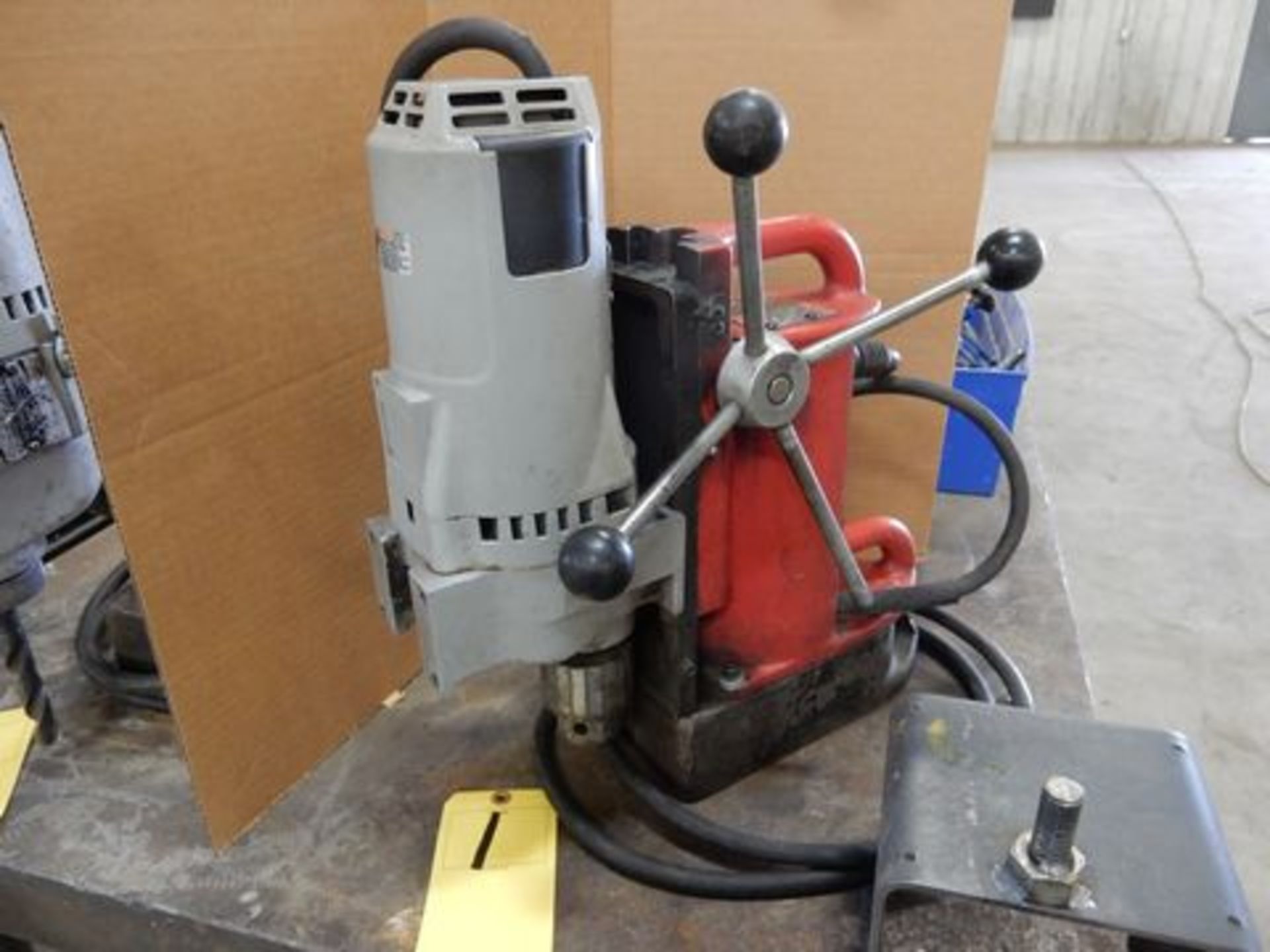 MILWAUKEE MAGNETIC BASE DRILL