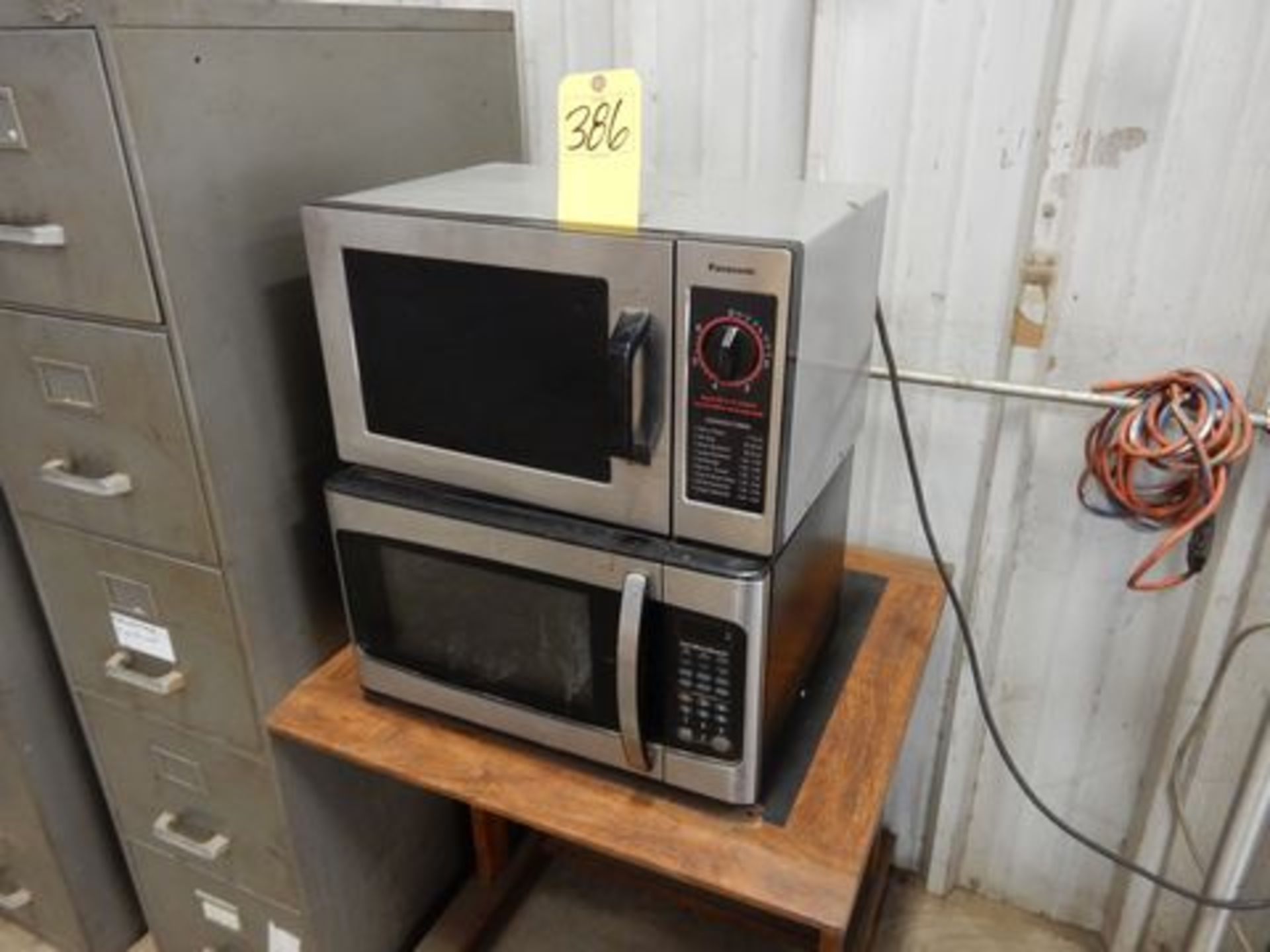 PANASONIC MICROWAVE & HAMILTON BEACH MICROWAVE