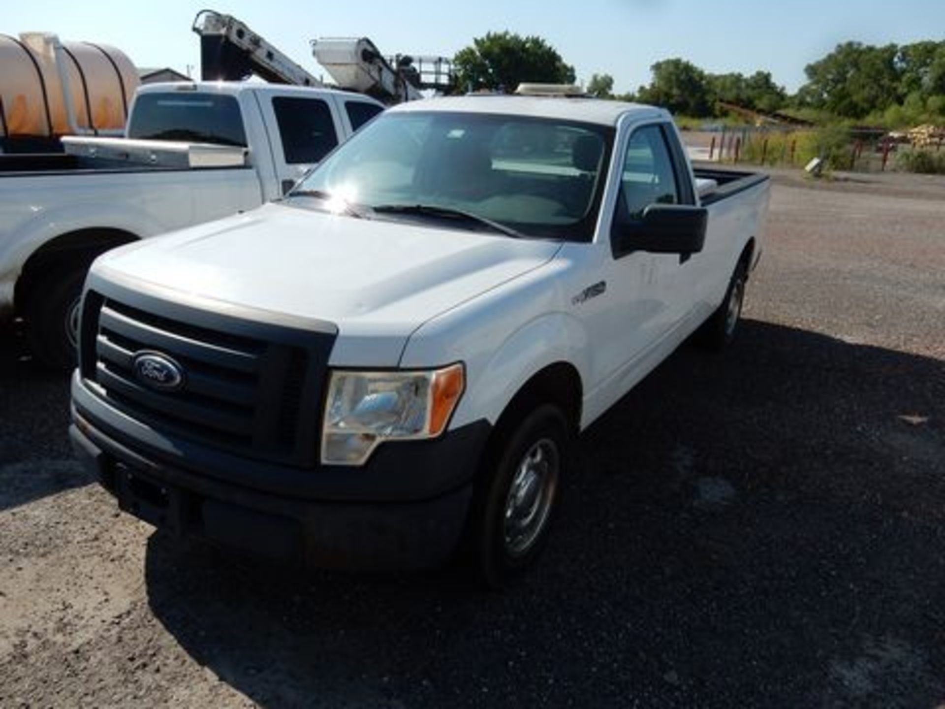 2010 FORD PICKUP, M# F150XL, VIN# 1FTMF1CW4AKC36324, MILEAGE N/A, 2-WHEEL DRIVE, GAS, LONG BED - Image 4 of 6